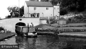 Kinver, Boat entering Hyde Lock 1969
