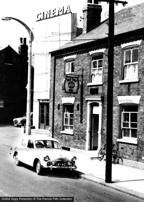 Photo of Kippax, Old Tree Inn 1959