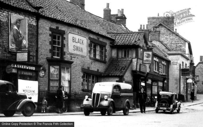 Photo of Kirkby Moorside, The Black Swan 1951
