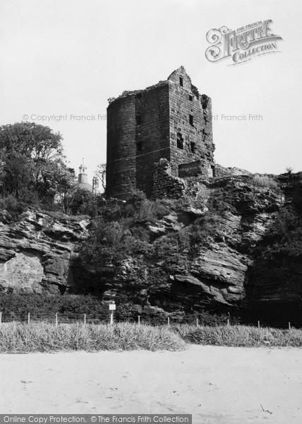 Photo of Kirkcaldy, Ravenscraig Castle 1950