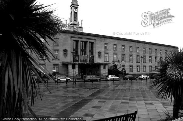 Photo of Kirkcaldy, Town House Square 2005