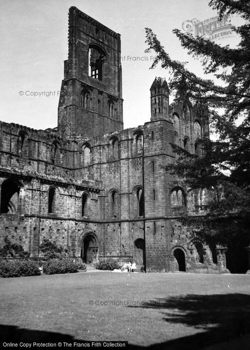 Photo of Kirkstall Abbey, 1959