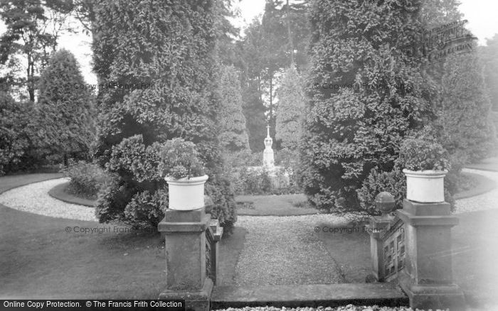 Photo of Kirn, Dhalling Mhor, Fountain From The Terrace c.1955