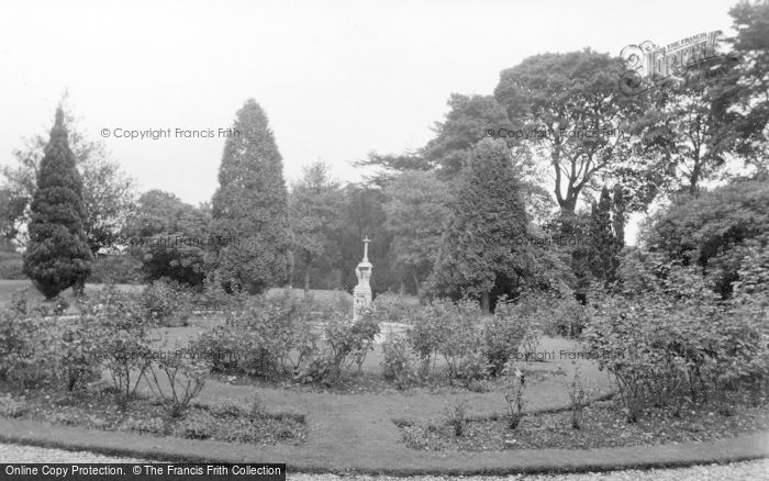 Photo of Kirn, Dhalling Mhor, Fountain From The Terrace c.1955