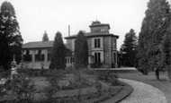 Kirn, Dhalling Mhor from the Rose Garden c1955