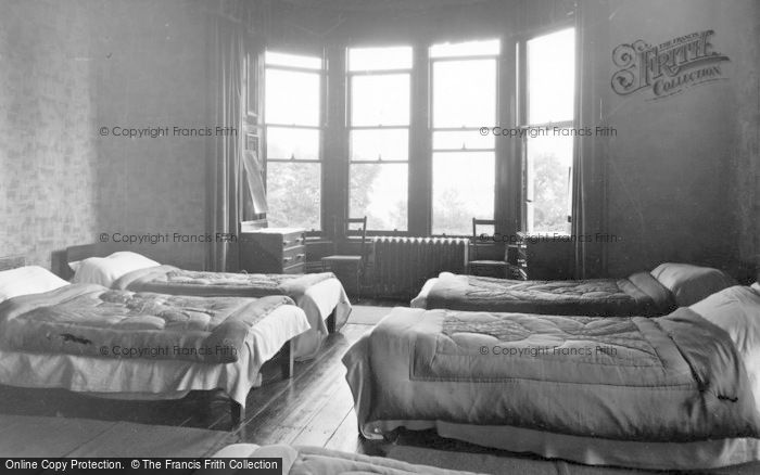 Photo of Kirn, Dhalling Mhor, One Of The Bedrooms c.1950