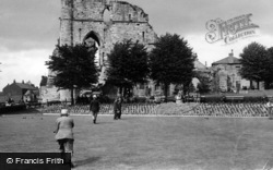 The Castle And Bowling Green c.1955, Knaresborough