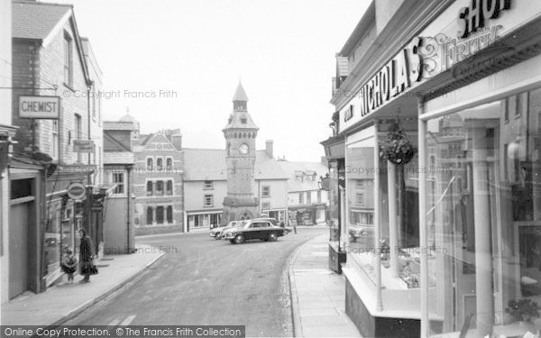 Photo of Knighton, High Street c.1960