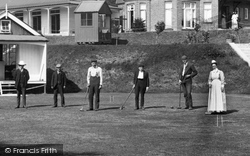 Playing Croquet, Sanatorium 1906, Knightwick