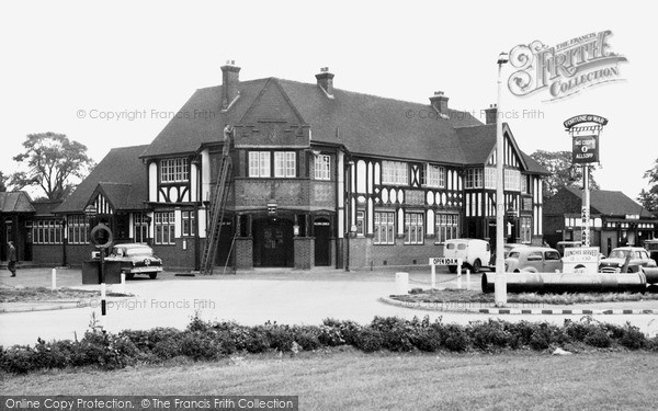 Photo of Laindon, The Fortune Of War Hotel c.1960