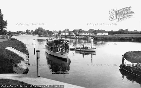 Photo of Laleham, Approach To Lock 1934
