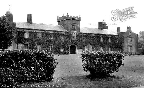 Photo of Lampeter, St David's College, Old Buildings c.1955