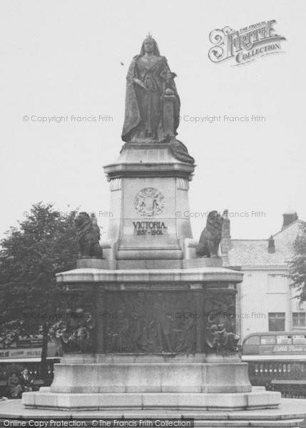 Photo of Lancaster, Queen Victoria Statue c.1955