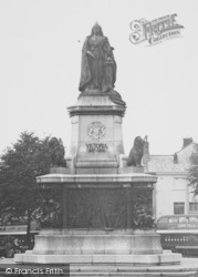 Queen Victoria Statue c.1955, Lancaster