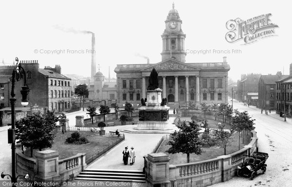 Photo of Lancaster, Town Hall And Queen Victoria Statue 1912
