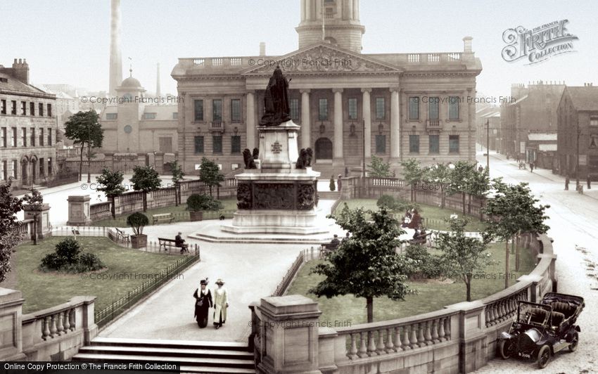 Lancaster, Town Hall and Queen Victoria Statue 1912