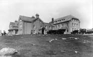 Hotel 1927, Land's End