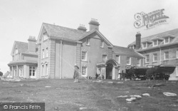 Hotel, Entrance 1927, Land's End