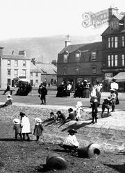 People By The Seafront 1897, Largs