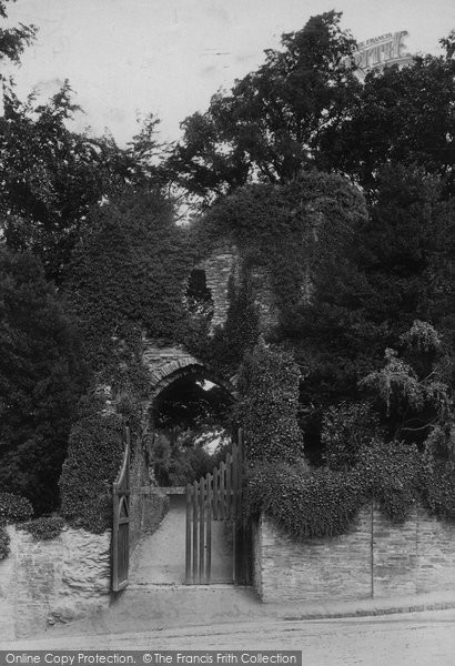 Photo of Launceston, Castle, East Gate 1911