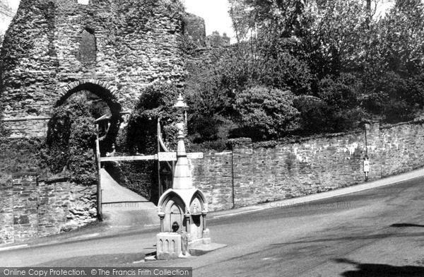 Photo of Launceston, Castle Entrance c.1955