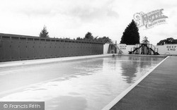 Coronation Swimming Pool c.1960, Launceston