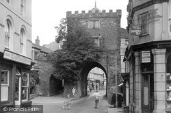 Southgate Arch c.1955, Launceston