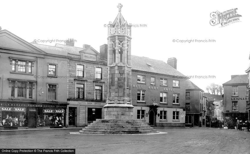 Launceston, Square and War Memorial c1922