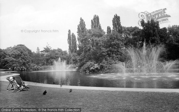 Photo of Leamington Spa, Jephson Gardens, The Fountains 1922