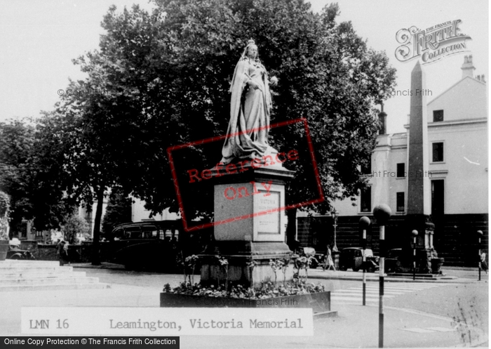 Photo of Leamington Spa, Victoria Memorial c.1950