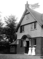 Cottage Hospital Nurses 1906, Leatherhead