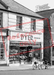Dyer's Bookshop, North Street c.1955, Leatherhead
