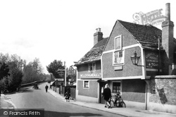 High Street And The Running Horse 1925, Leatherhead