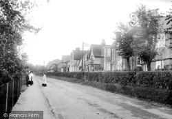 Highlands Road 1909, Leatherhead