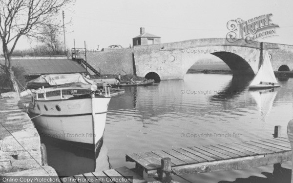 Photo of Lechlade, Halfpenny Bridge c.1955