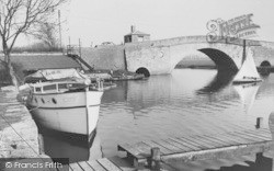 Lechlade, Halfpenny Bridge c.1955, Lechlade On Thames
