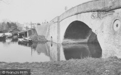 Lechlade, Halfpenny Bridge c.1960, Lechlade On Thames