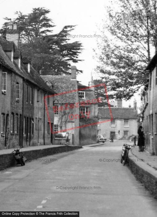 Photo of Lechlade, London Road c.1955