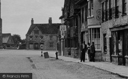Lechlade, The Swan, Burford Street c.1955, Lechlade On Thames