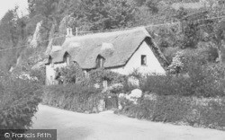 Old Maids Cottage c.1955, Lee