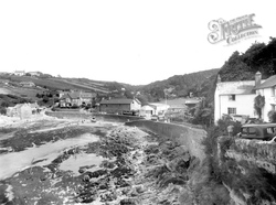The Village 1937, Lee