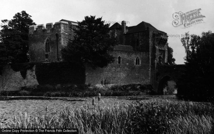 Photo of Leeds, Castle 1954