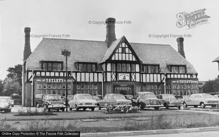 Photo of Leeds, Lawnswood Arms, Lawnswood c.1965