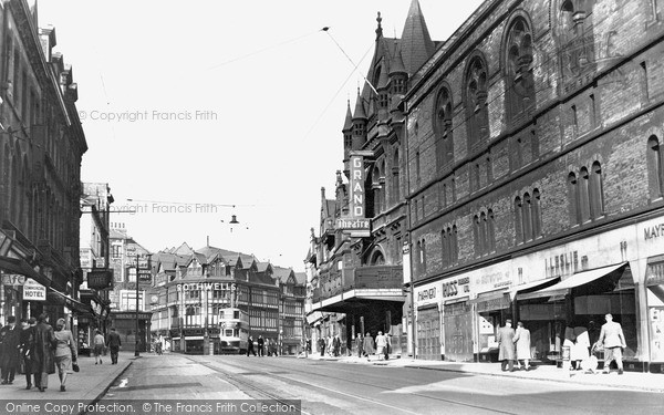 Photo of Leeds, New Briggate c1955