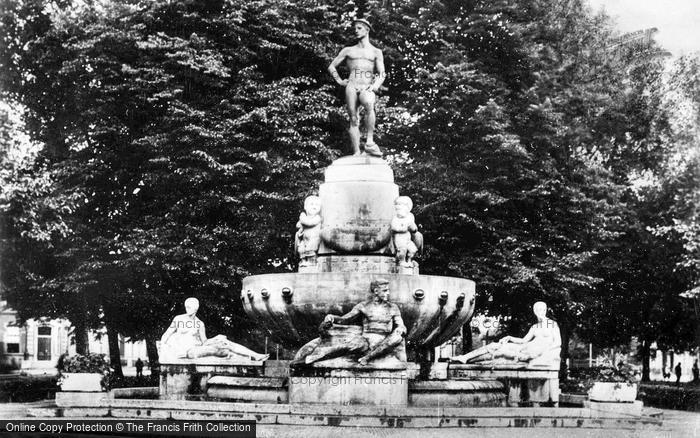 Photo of Leeuwarden, Mercuriusfontein At Ruiterskwartier c.1930