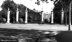 Memorial Gates c.1965, Leicester