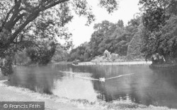 The Lake, Abbey Park c.1950, Leicester