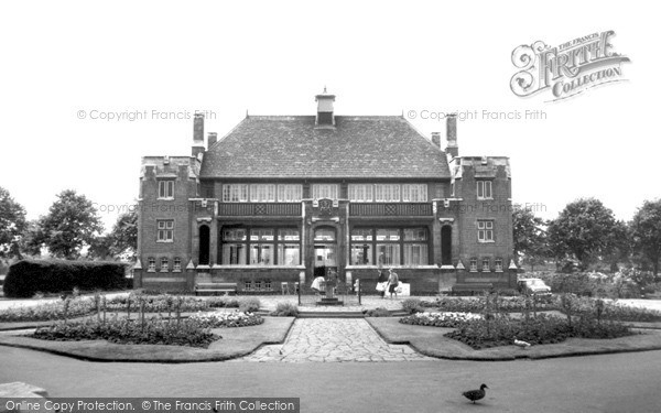Photo of Leicester, The Pavilion, Abbey Park c.1965