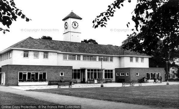 Photo of Leicester, the Pavilion, Victoria Park, London Road c1965