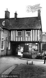 The Tudor Gatehouse, Castle Street c.1955, Leicester